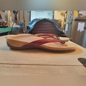 Vionic Bella Lizard Toe Post Orthotic Sandals